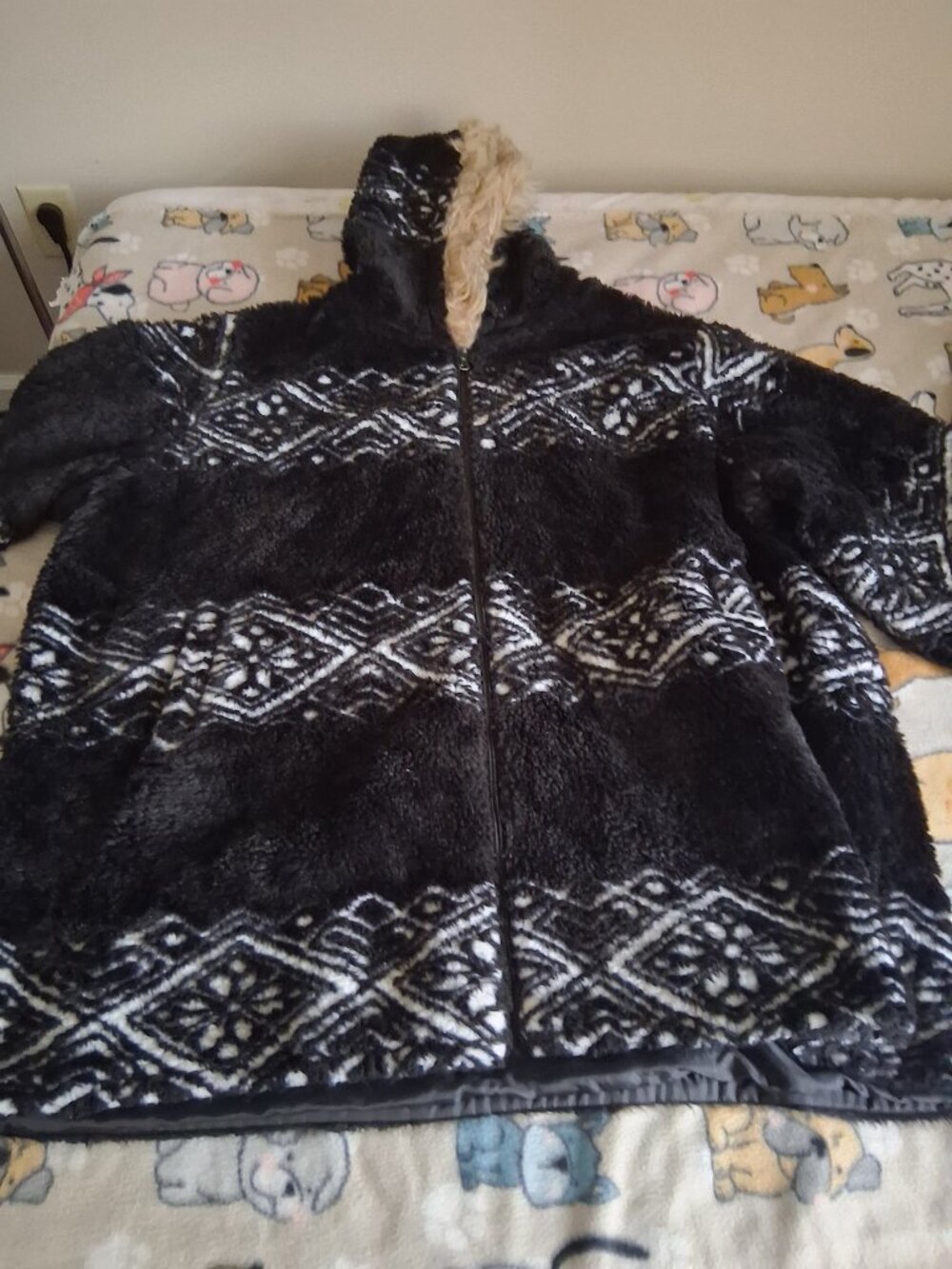 black and white heavy winter coat with hood plus women